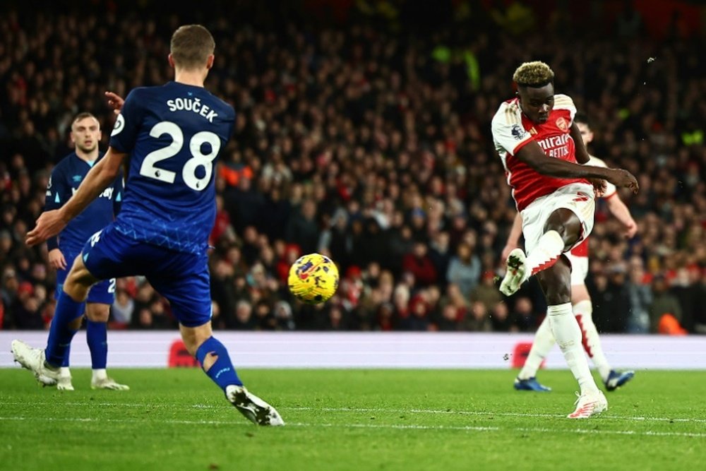 Bukayo Saka chutó 9 veces ante el West Ham. AFP