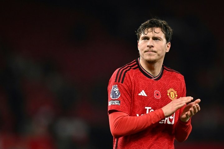 Man Utd trigger Lindelof contract clause to keep him at the club