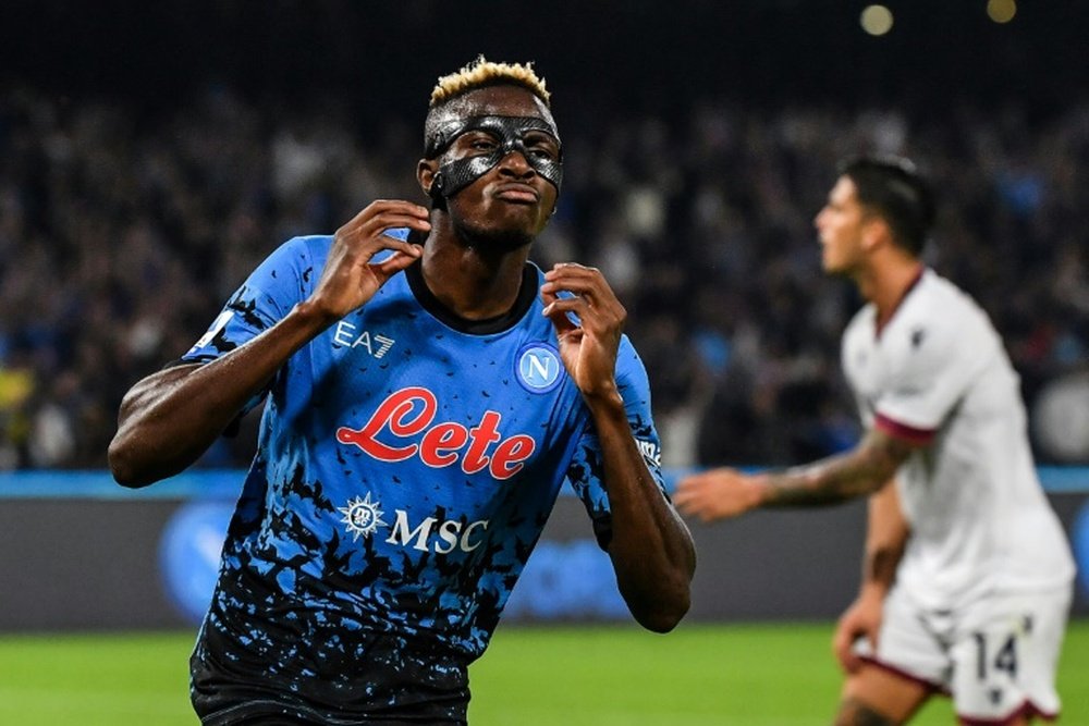 A joia da equipe napolitana, Victor Osimhen, em celebração de gol contra o Bologna, a 16-10-22.AFP