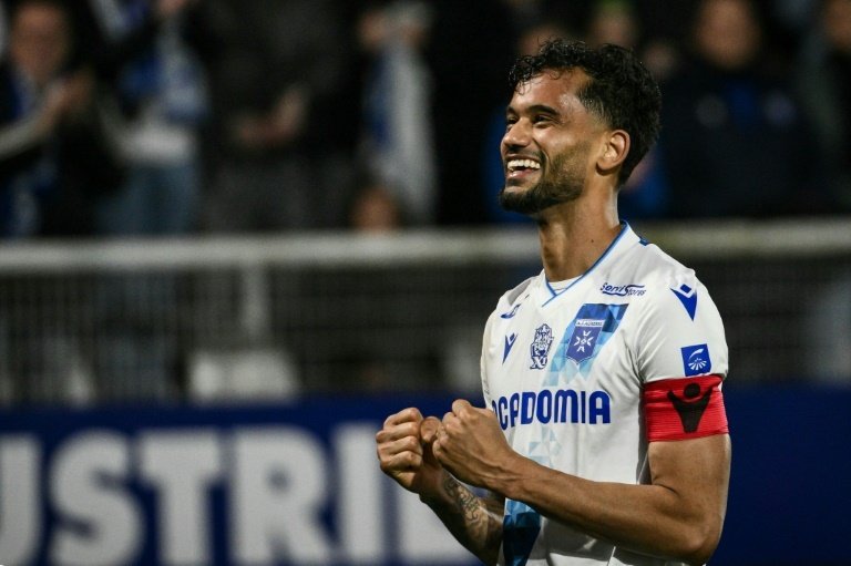 El Marsella se la pega en Auxerre