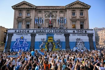 L'Olympique de Marseille affrontera le club ukrainien SC Dnipro-1 ou le club grec du Panathinaikos FC en troisième tour de qualification pour la Ligue des Champions, avant un éventuel ultime tour de barrages.