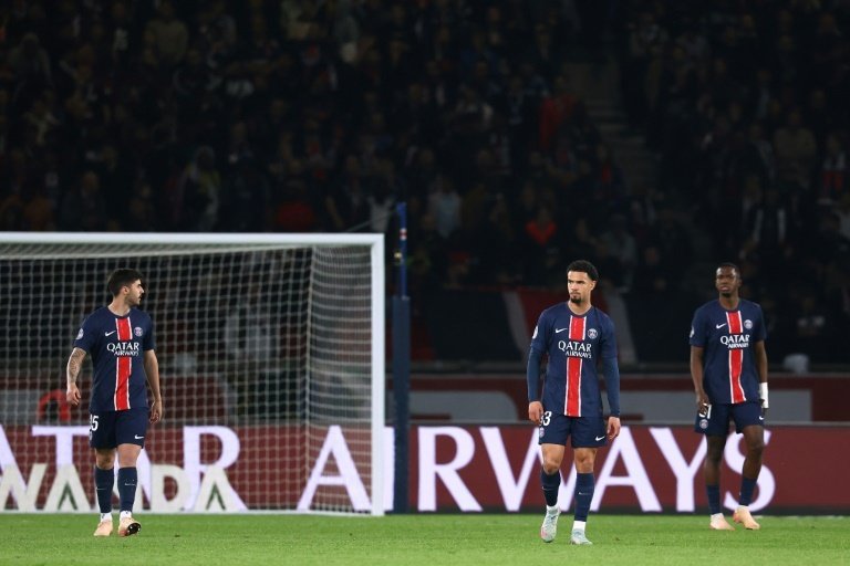 El PSG cosechó la primera derrota de la temporada tras caer por 1-3 ante el Niza. Pese a ser ya campeón de la Ligue 1, el conjunto dirigido por Luis Enrique se quedó sin el broche de oro a finalizar una temporada completa invicto por primera vez.