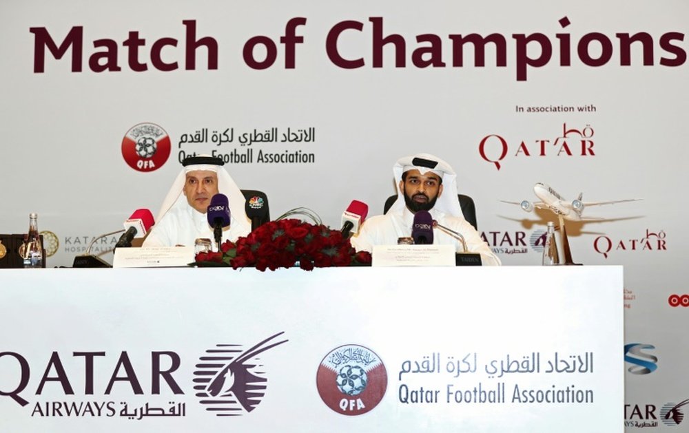 Le PDG de Qatar Airways Akbar Al-Baker avec le n.2 du comité d'organisation du Mondial-2022. AFP