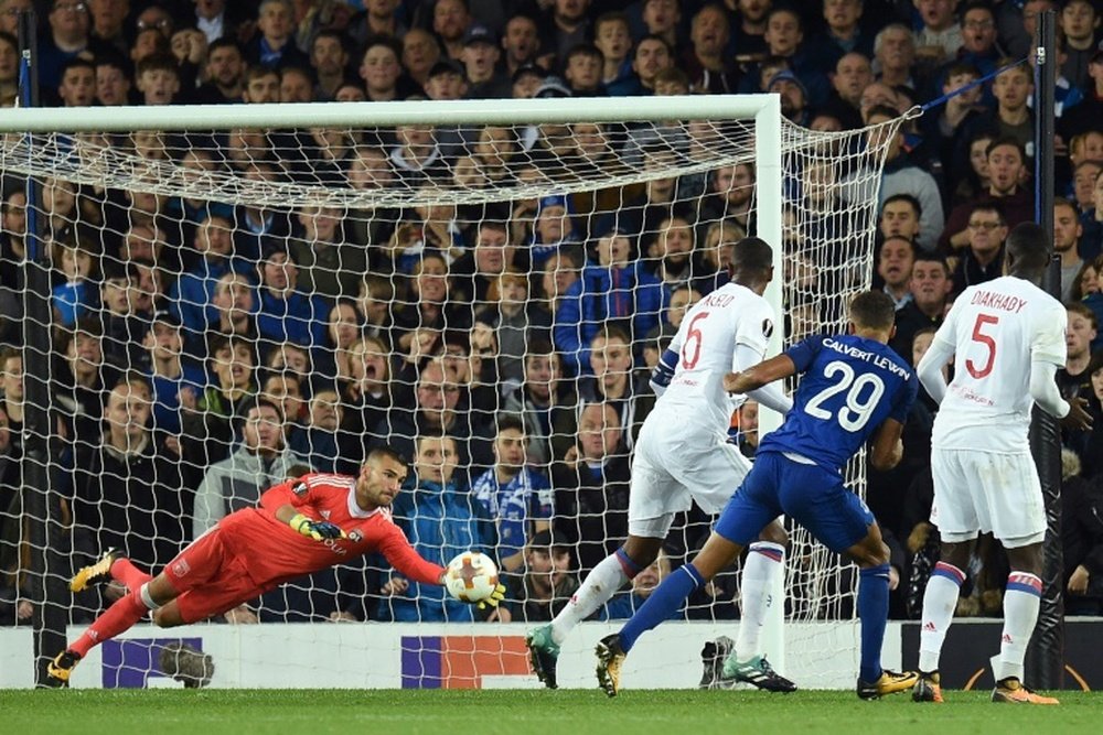 Le gardien lyonnais Anthony Lopes sauve son équipe dans le match contre Everton. AFP