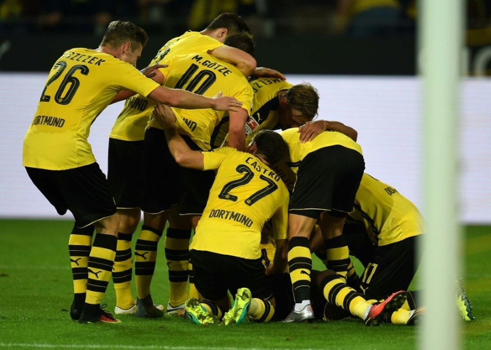 Les joueurs du Borussia Dortmund célèbrent l'ouverture du score par Pierre-Emerick Aubameyang, le 23 septem,bre 2016 face à Fribourg