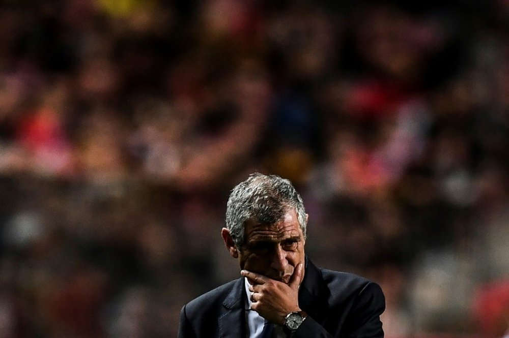 Fernando Santos, cabreado por una pregunta sobre Jota. AFP