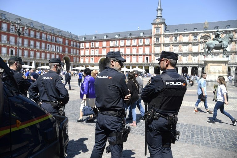 Nearly 1,000 security officers will follow Leicester.