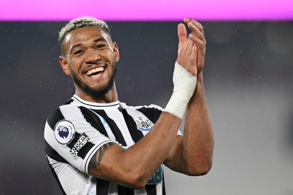 Joelinton celebra convocação para a seleção. AFP