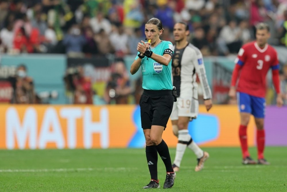 Stephanie Frappart também fará história em Wembley. AFP