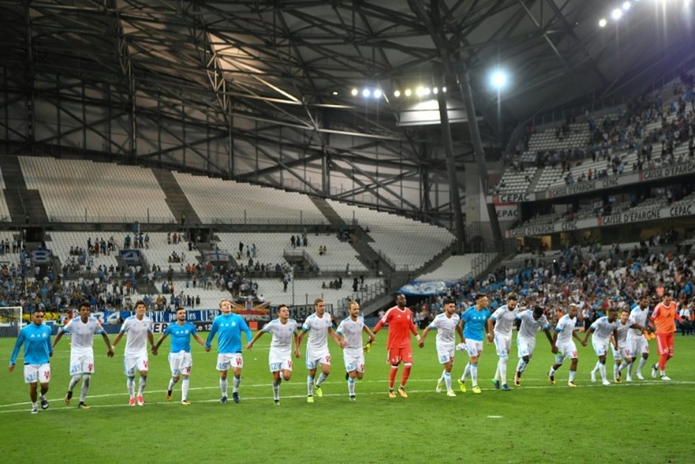 Les joueurs de l'OM saluent leur public à l'issue de la victoire sur Dijon. AFP