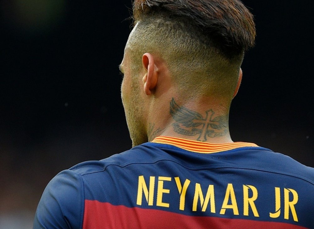Los padres de Neymar emiten un comunicado después de la acusación de corrupción. AFP