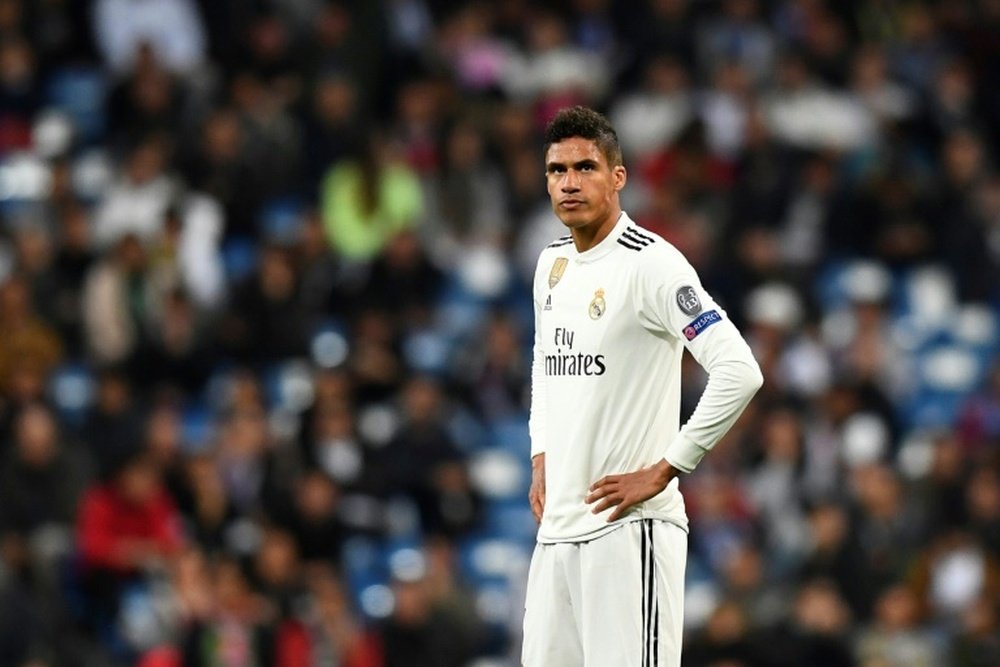 Varane estaría molesto con el Madrid. AFP