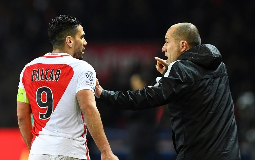 L'entraîneur de Monaco Jardim et son attaquant colombien Radamel Falcao lors du match de Ligue. AFP