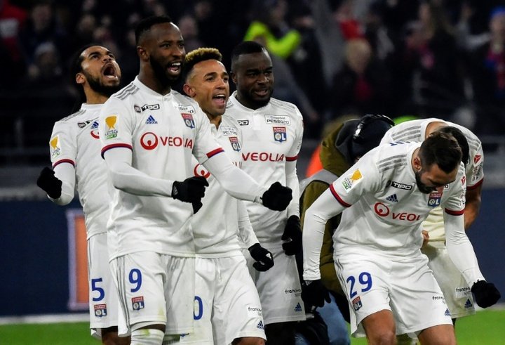Los penaltis ponen al Lyon a un paso de la gloria