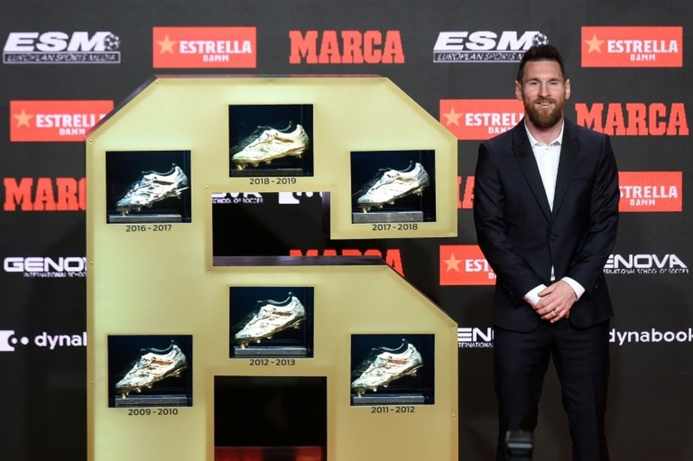 Messi celebra su sexta Bota de Oro. AFP