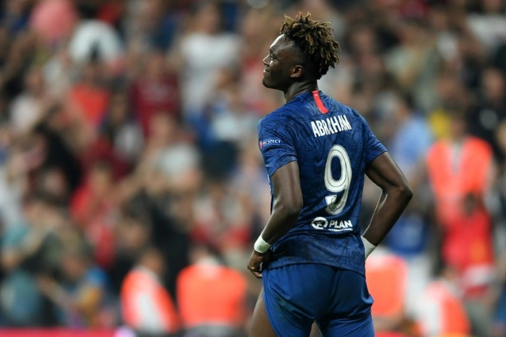 El Chelsea tomará medidas tras los insultos racistas a Abraham. AFP