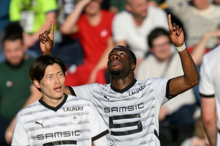 Forest launch €30m bid for Rennes striker Arnaud Kalimuendo