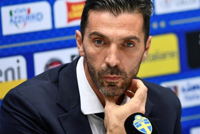 Buffon tells Italy fans to forget 'club colours' before crucial qualifier