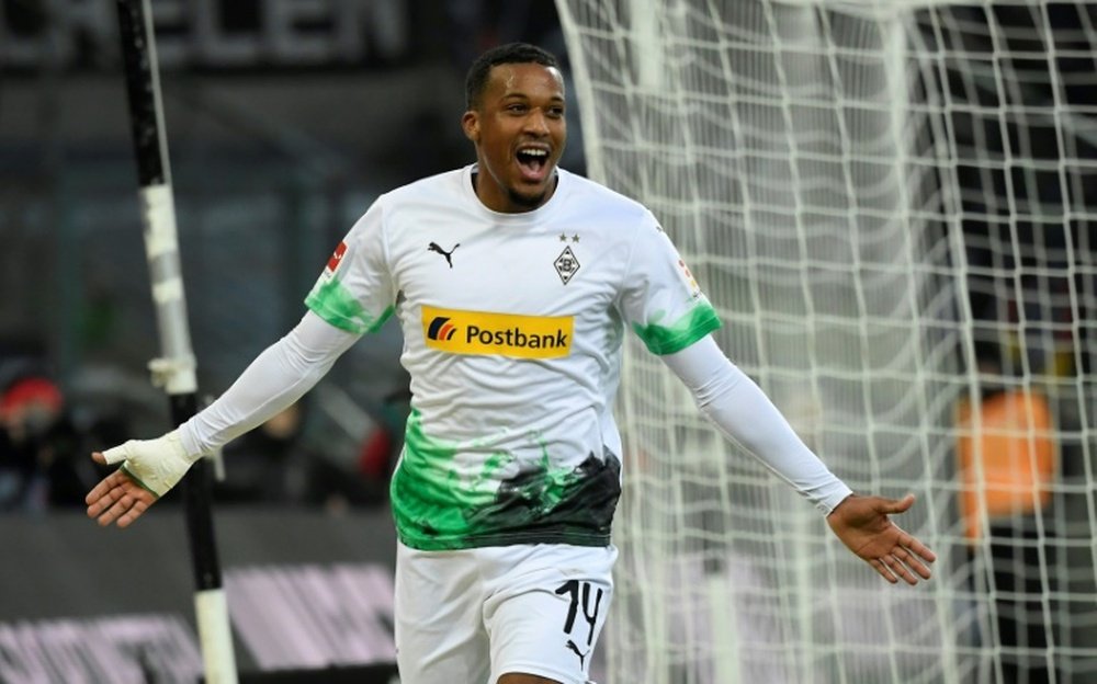 Les buts de Pléa et Thuram en Bundesliga 2020-21. AFP