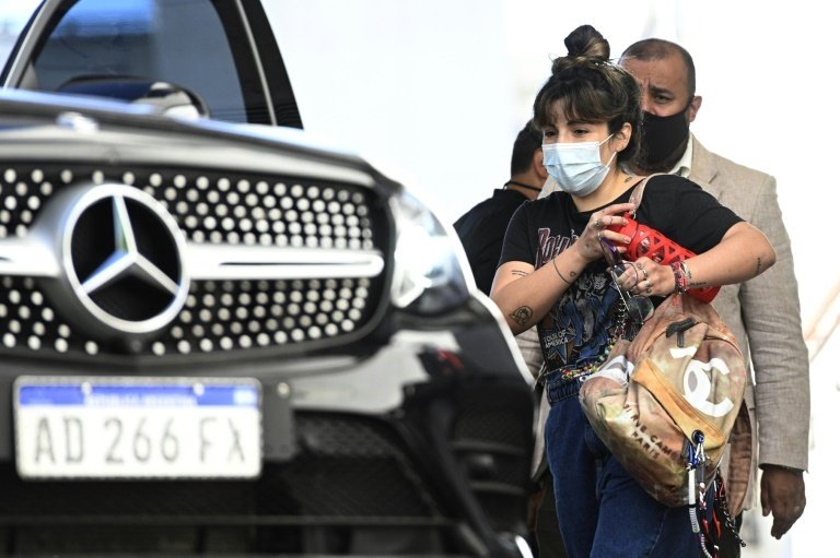 Acusaron a Gianinna Maradona de tener un anillo de 300.000 euros de su padre. AFP