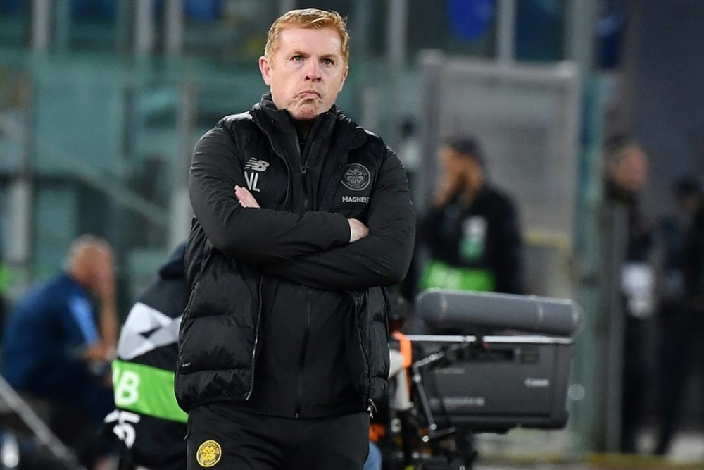 Neil Lennon no pudo comentar el partido en el estadio. AFP
