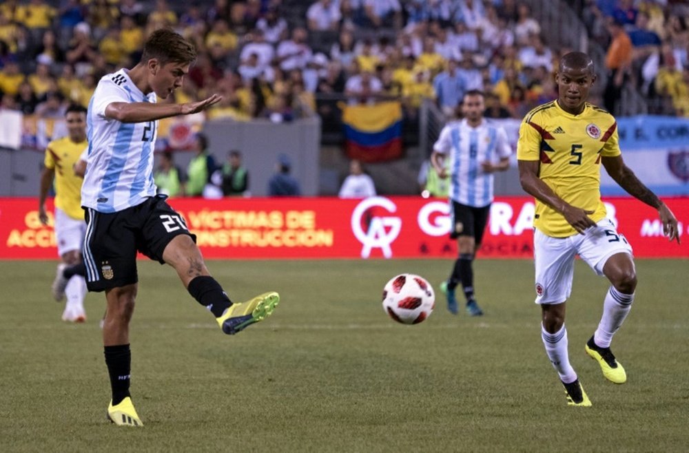 Argentina y Colombia siempre plantean partidos parejos. AFP