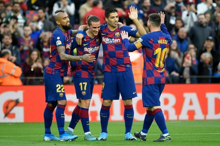 Messi chega ao seu 50º gol do ano e Barça goleia Alavés