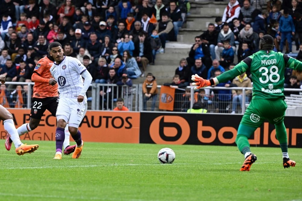 El Toulouse descarta a 3 jugadores por negarse a usar camisetas arcoíris. AFP
