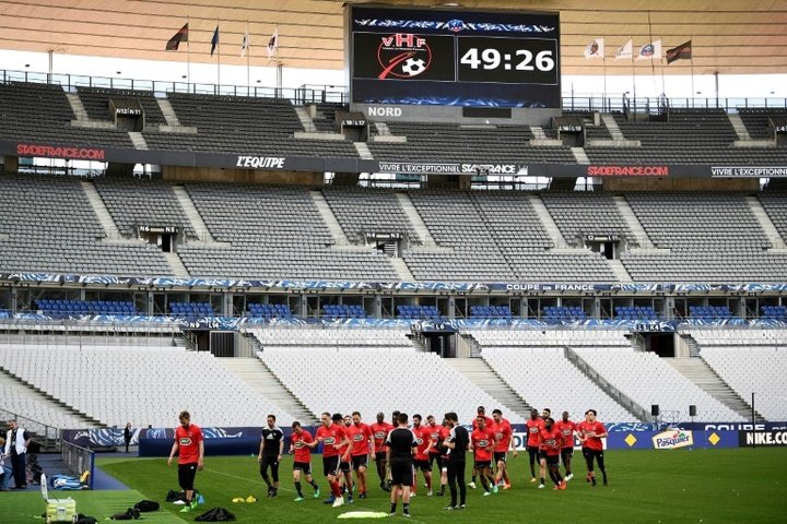 Les Herbiers applauded by PSG ahead of clash