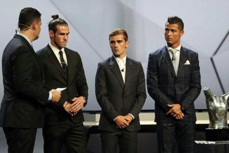 Les attaquants Gareth Bale, Antoine Griezmann et Cristiano Ronaldo lors du tirage au sort de la Ligue des champions, le 25 août 2016 à Monaco