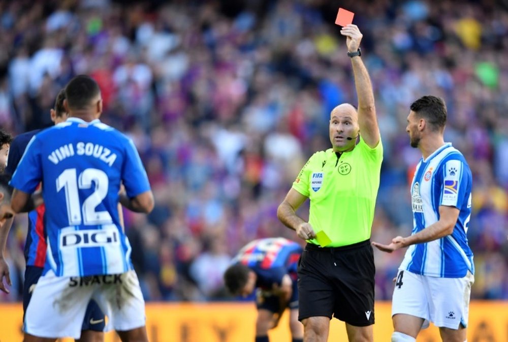 Mateu Lahoz misses another week of games. AFP