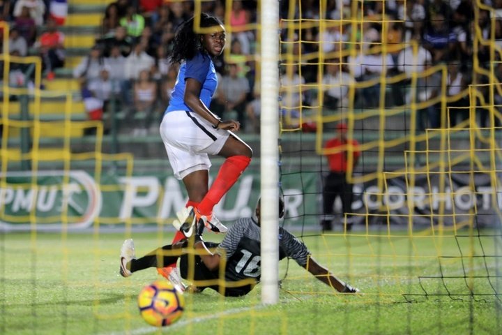 El VAR se estrenó en el Mundial Femenino anulando un gol a Francia