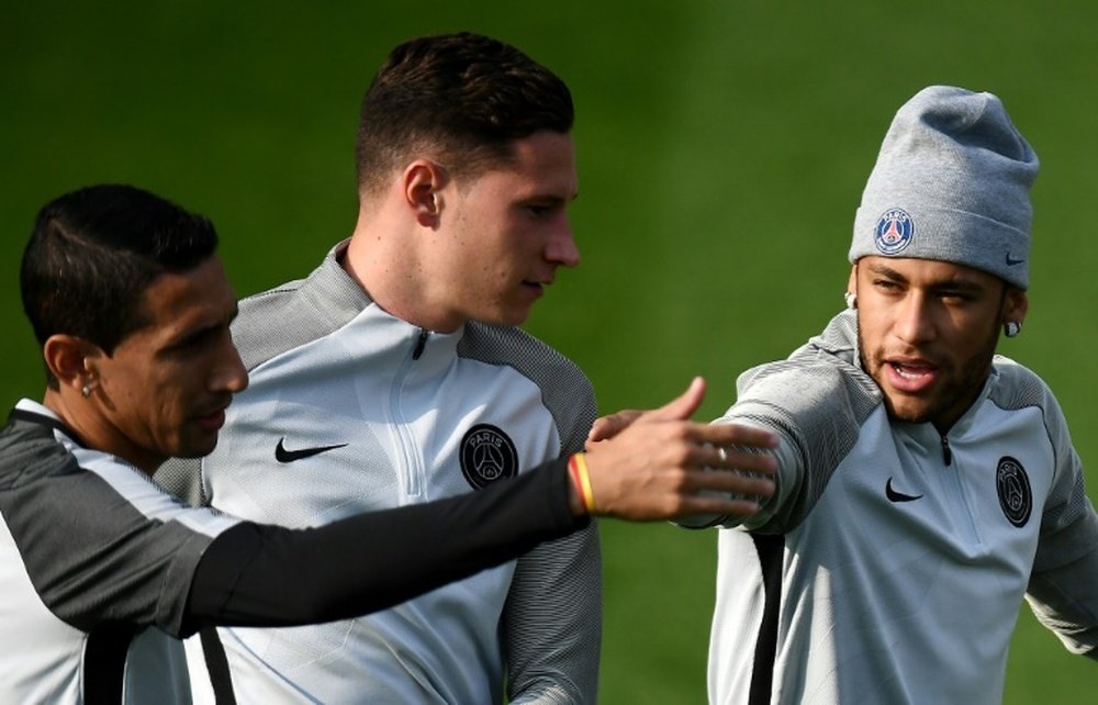 Julian Draxler (au centre), ici le 26 septembre 2017 à l'entraînement avec Neymar et Di María. AFP