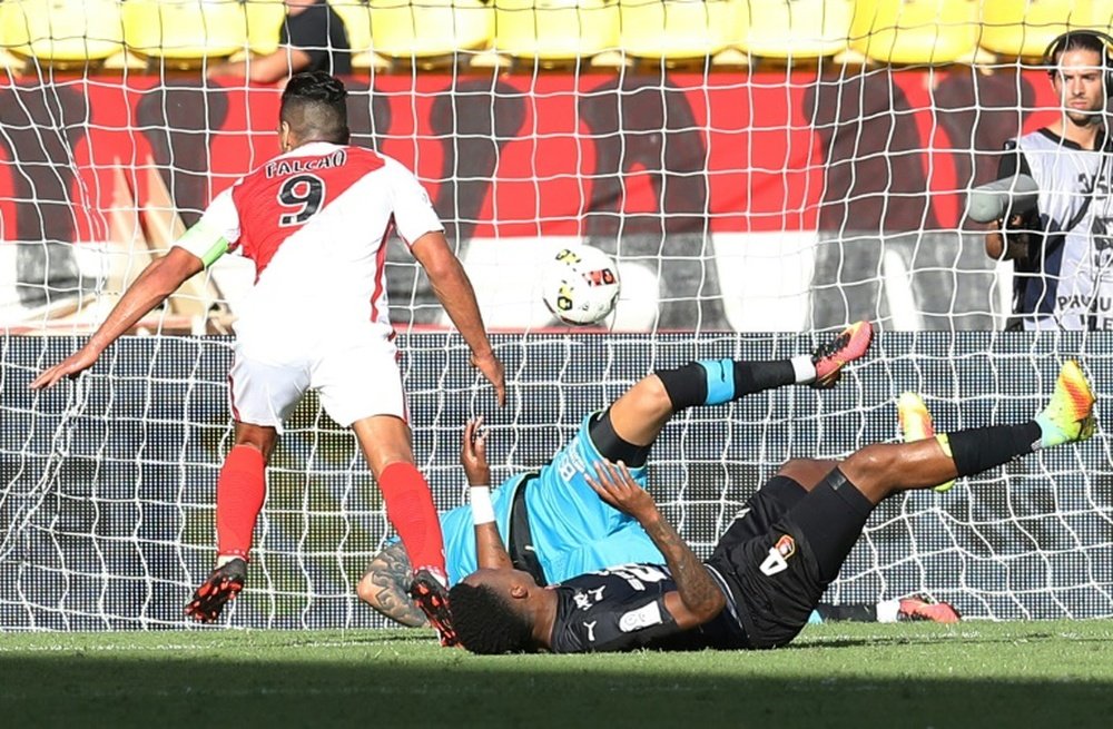 Falcao anotó uno de los goles al Rennes. AFP