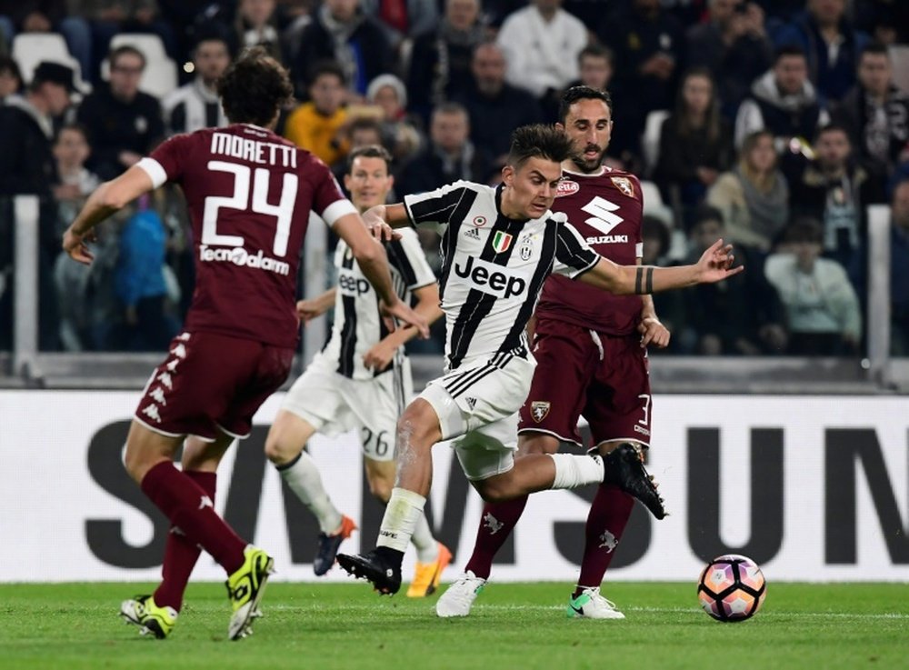 La pépite argentine de la Juventus Paulo Dybala (c) lors du derby face au Torino. AFP