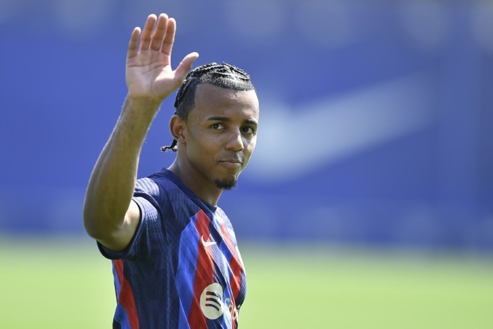 Koundé, con la camiseta del Barcelona. AFP