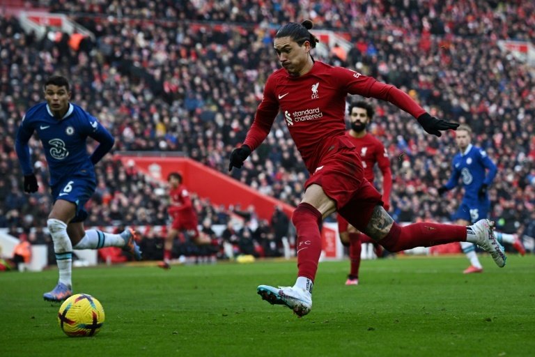 Nunez trains with Liverpool despite his injury