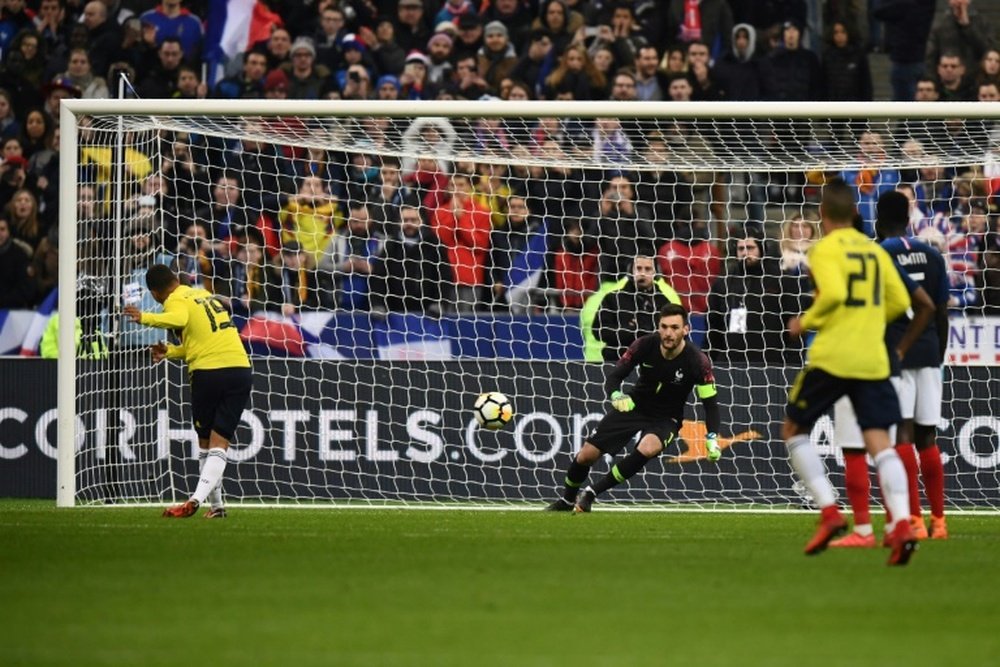 Colombia no hizo un gran partido aunque ganase, y de Francia se esperaba mucho más. AFP