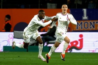 O Lyon conquistou sua segunda vitória consecutiva ao vencer o Montpellier fora de casa (1-2), abrindo distância em relação à zona de rebaixamento.