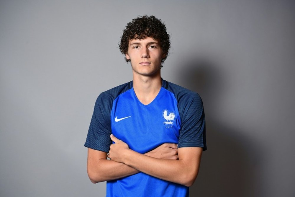 Benjamin Pavard debutó con 'les Bleus' en el amistoso contra gales. AFP/Archivo