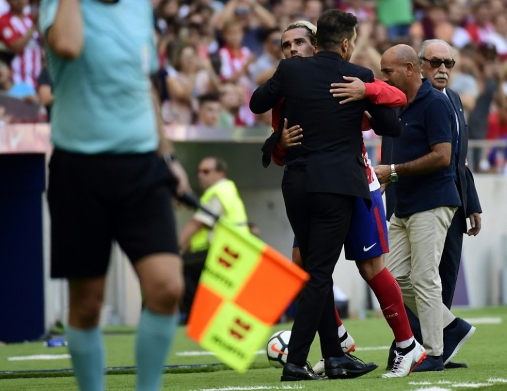 El delantero se sinceró con Simeone. AFP