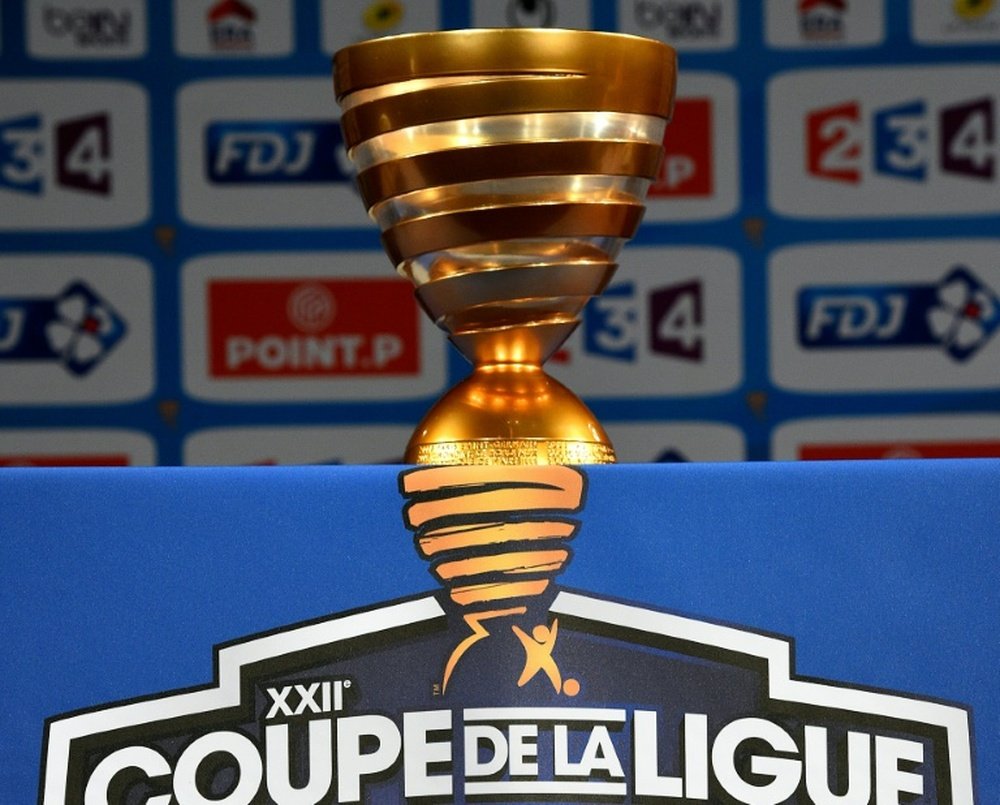Le trophée de la Coupe de la Ligue, remportée par le PSG devant l'OM. AFP