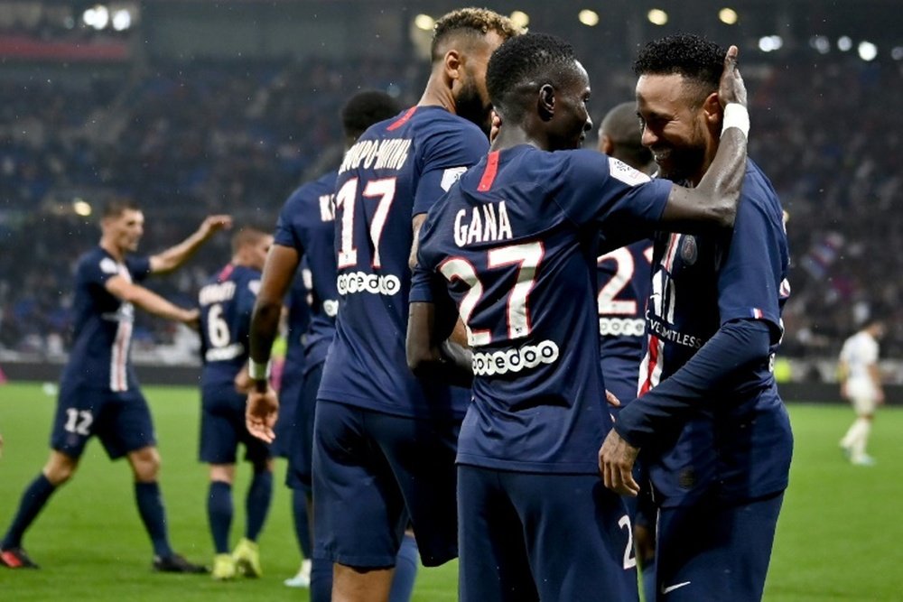 Neymar félicite son équipe en français après la victoire à Nice. AFP