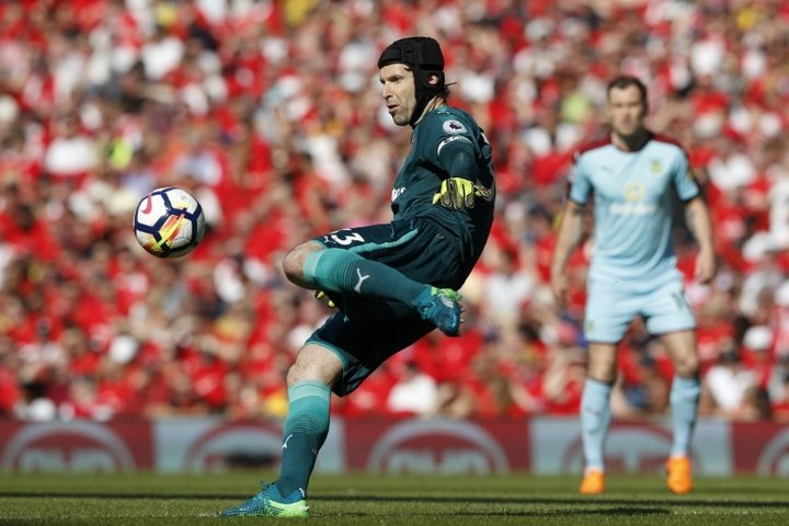 Cech looking forward to fight for first place