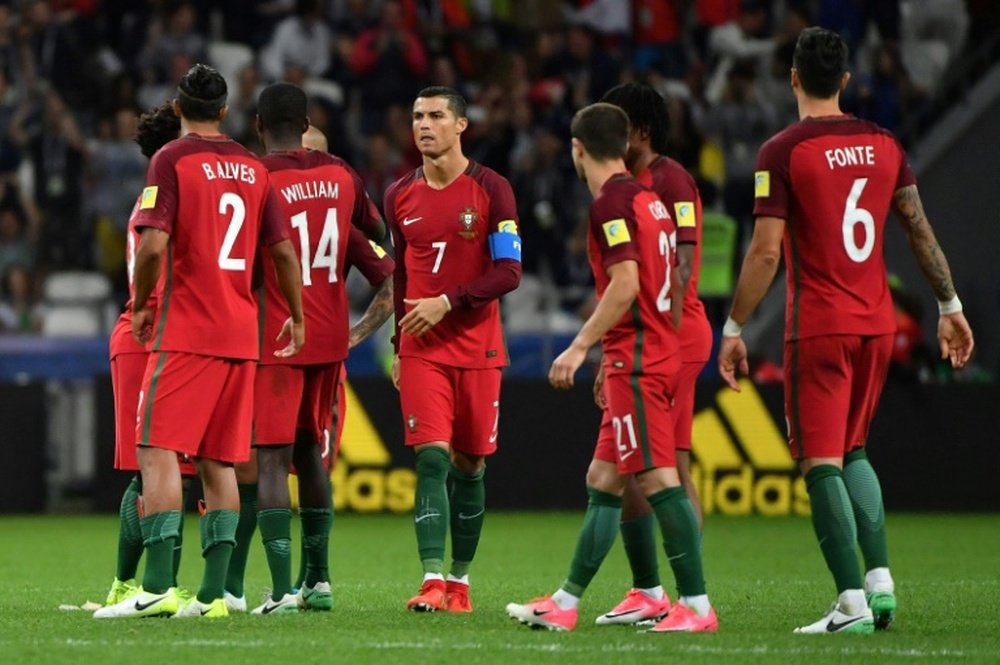 La star du Portugal Cristiano Ronaldo (c) à la fin du math perdu face au Chili. AFP