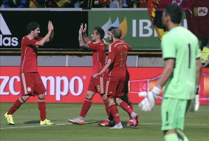 2-1. España remonta en un juicio sin sentido a Piqué