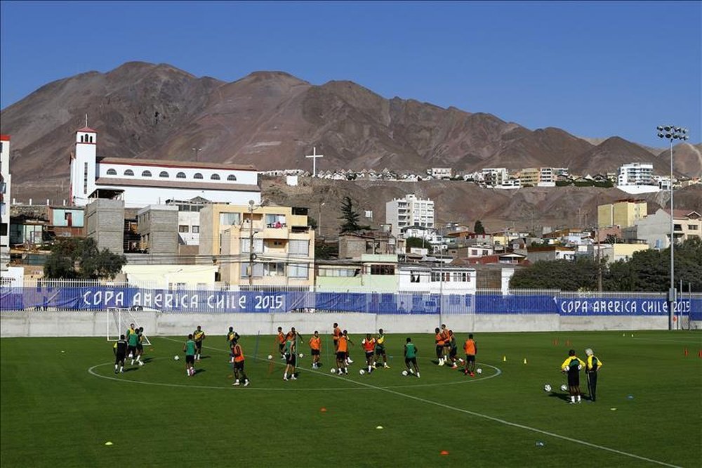 Los jugadores de la selección de fútbol de Jamaica inician el entrenamiento hoy, jueves 11 de junio de 2015, en el Estadio Calvo y Bascuñan de Antofagasta (Chile). EFE