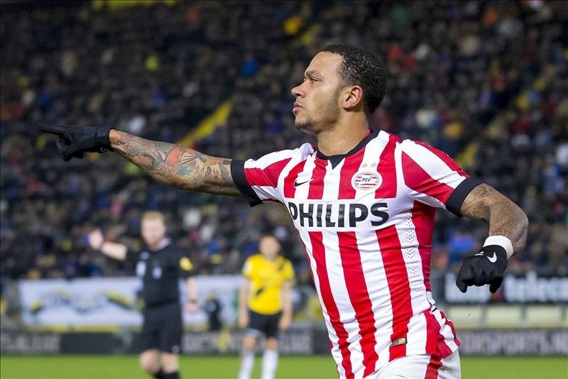 El jugador Memphis Depay celebra un gol durante su etapa en el PSV Eindhoven. EFE/Archivo