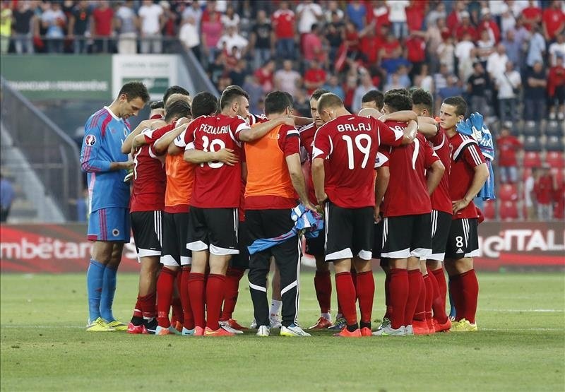 Los jugadores de Albania celebran la victoria. EFE