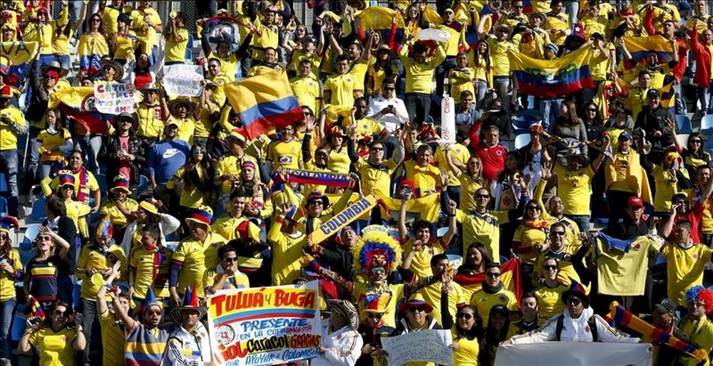 Aficionados colombianos antes del partido Colombia-Venezuela, del Grupo C de la Copa América de Chile 2015, en el Estadio El Teniente de Rancagua. EFE